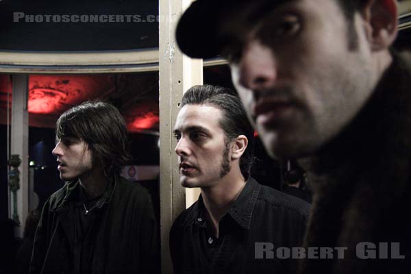 BLACK REBEL MOTORCYCLE CLUB - 2005-11-02 - PARIS -  - Peter Hayes - Robert Levon Been - Nick Jago